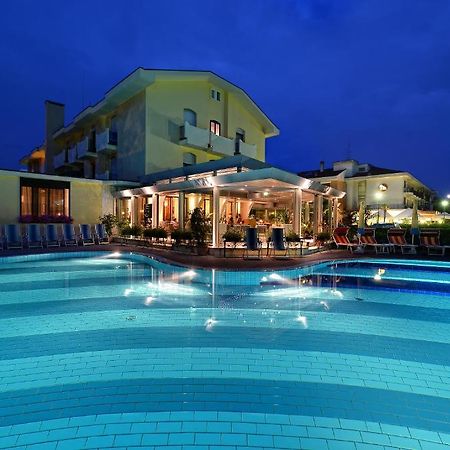 Junior Family Hotel Кавалино-Трепорти Екстериор снимка