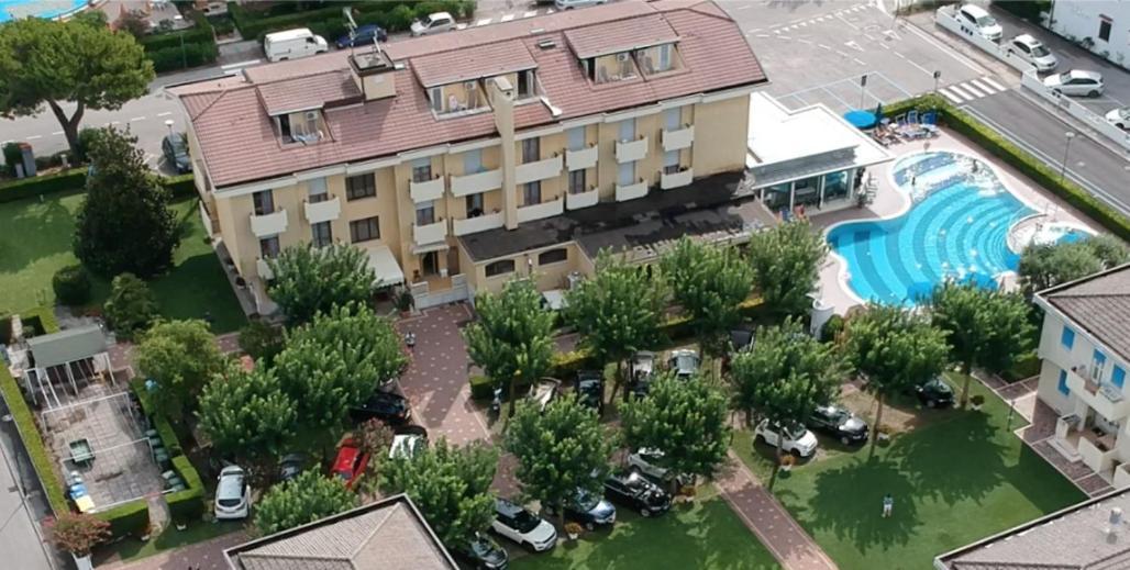 Junior Family Hotel Кавалино-Трепорти Екстериор снимка