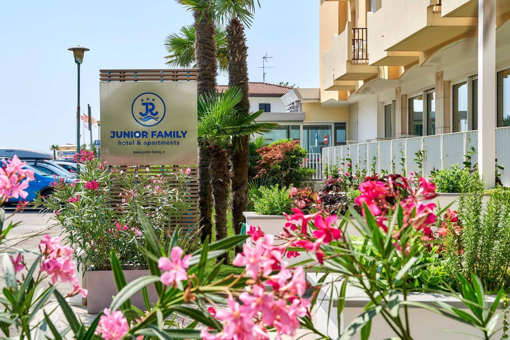 Junior Family Hotel Кавалино-Трепорти Екстериор снимка