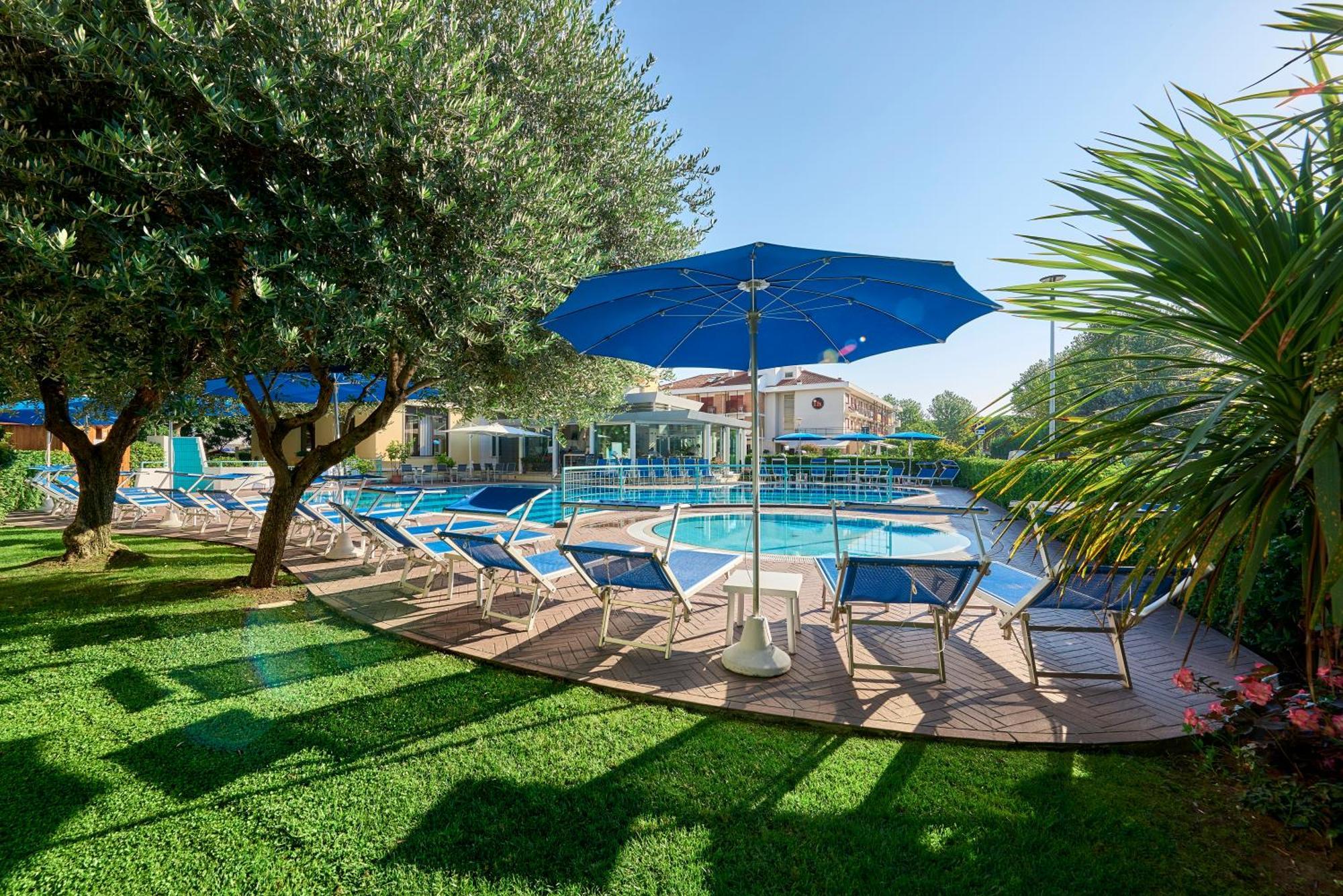 Junior Family Hotel Кавалино-Трепорти Екстериор снимка