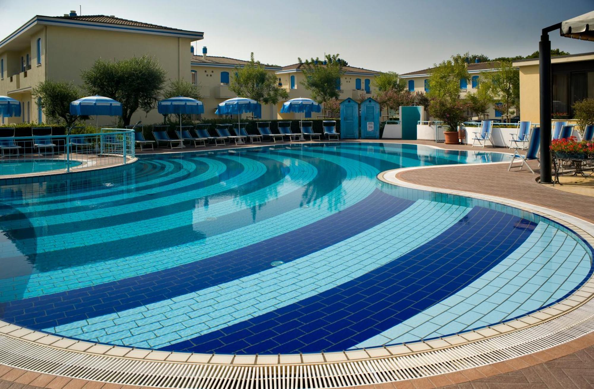 Junior Family Hotel Кавалино-Трепорти Екстериор снимка