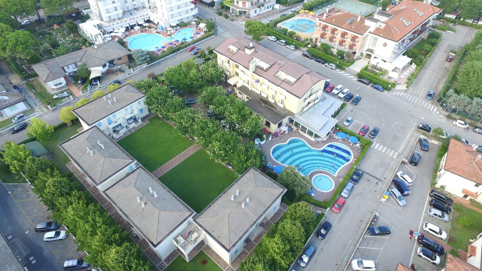 Junior Family Hotel Кавалино-Трепорти Екстериор снимка