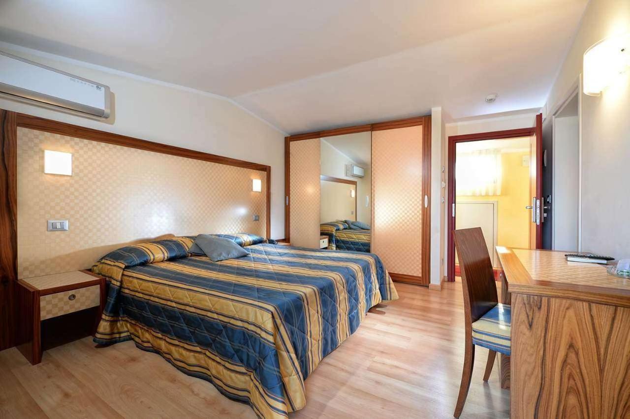 Junior Family Hotel Кавалино-Трепорти Екстериор снимка